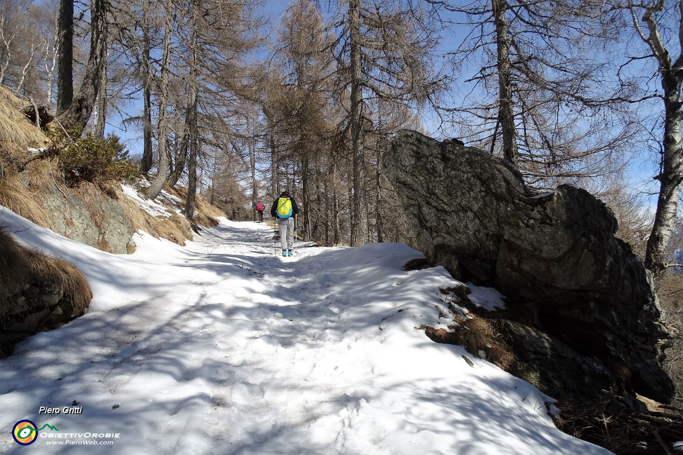 21 Ultimo tratto di strada sterrata prima di arrivare in cresta.JPG